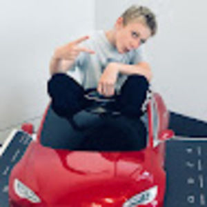 Meet your Posher, Simone